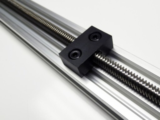 Matica trapézová na skrutku tr8x2mm - BLOK
