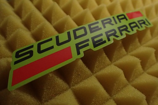 NÁLEPKA SCUDERIA FERRARI F1 FORMULA 1 13,7 x 2,5 cm