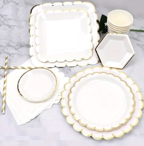 Párty set BIELE ZLATÉ elegantné BOHO POHÁRKY A PAPIEROVÉ TANIERE
