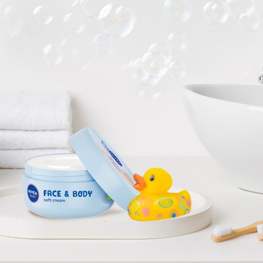NIVEA BABY Ochranný krém na tvár a telo pre deti - hydratačný 200 ml