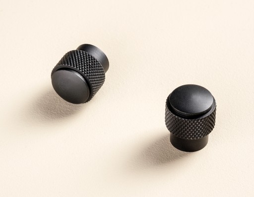 INDU MAT ČIERNY NÁBYTOKOVÝ GOMBÍK 20mm - ELOX
