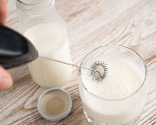 Napeňovač mlieka, elektrický, ručný MINI MIXÉR, WHISHER na kávu latte