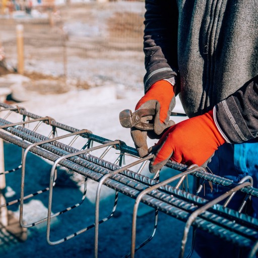 Strmene 19x19 cm priemer 8 mm rebrovaná oceľ 1 ks.