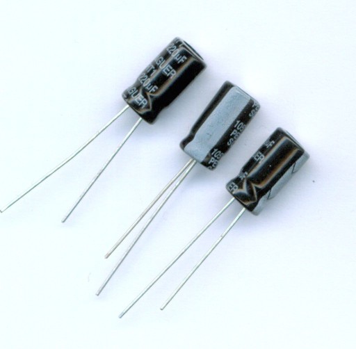 220uF 16V 220 µF 16V LEAGUER (20 KS) ELEKTROLYTICKÝ KONDENZÁTOR