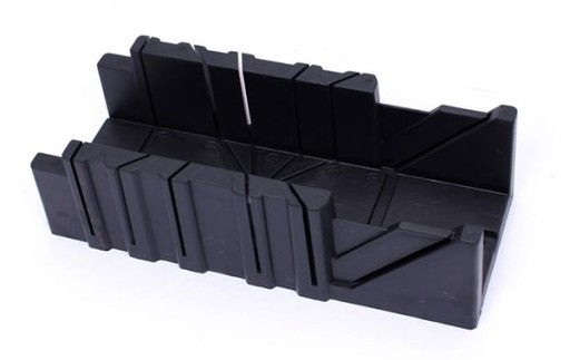 PLASTOVÝ POKOSOVÝ BOX NA REZANIE 3,5