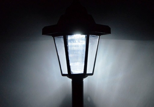 Solárna lampa, LED lampáš, záhradná dekorácia P-587