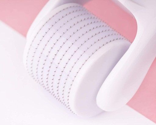 BRUSHWORKS MASÁŽNY VALEC NA TVÁR MEZOTERAPIA PROTI STARNUTIU 70g