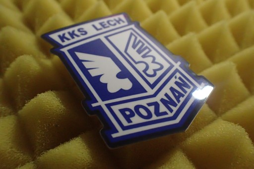 NÁLEPKA KKS LECH KOLEJORZ KABÁT NÁLEPKA 4 x 6,1 cm