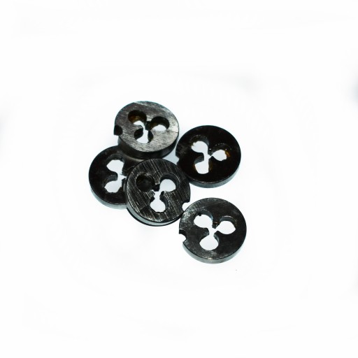 Metrická matrica M2. Závit M2,00x0,40 mm.