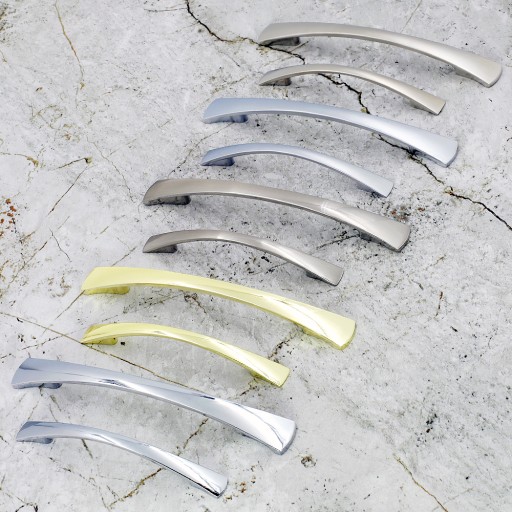 ÚCHYTKA NÁBYTKU KUCHYŇSKÁ SKRIŇKA ÚCHYTKA ZÁSUVKA ÚCHYTKA CHROM. 96MM