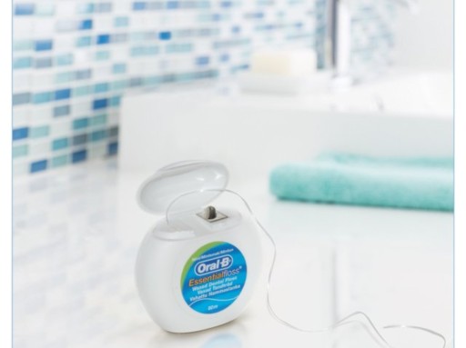 Voskovaná zubná niť Oral-B 50M