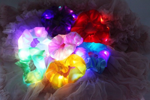 SCRUNCHIE LED GUMA NA VLASY