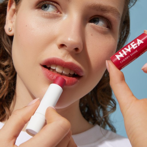 NIVEA CHERRY SHINE Ochranný rúž čerešňové farbivo 4,8g