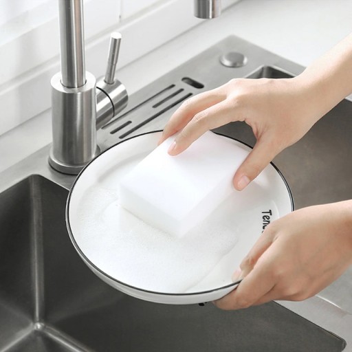 MAGIC SPONGE NA ČISTENIE škvŕn odstraňuje nečistoty