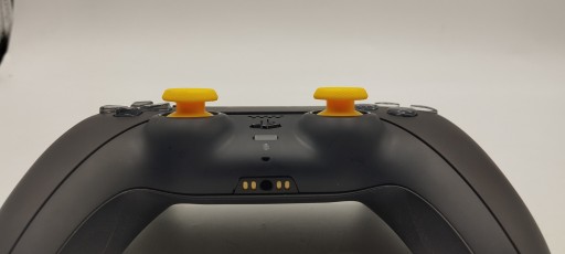 ANALOGOVÝ OVLÁDAČ MUSHROOM PRE PLAYSTATION 5 PS5 PAD DUALSENSE, ŽLTÝ