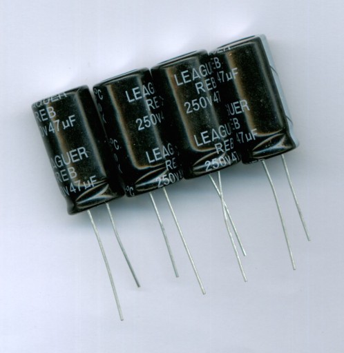47uF 250V 47 µF 250 V DLHÁ ŽIVOTNOSŤ (4 KS) ELEKTROLYTICKÝ KONDENZÁTOR
