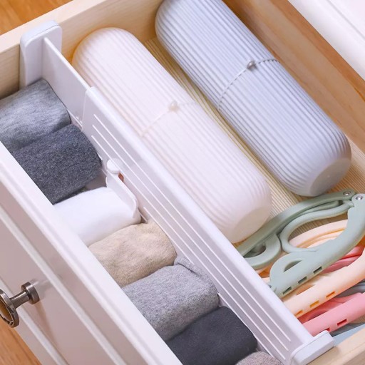 Organizér, nastaviteľná prepážka pre šatníkovú zásuvku 27 - 45 cm