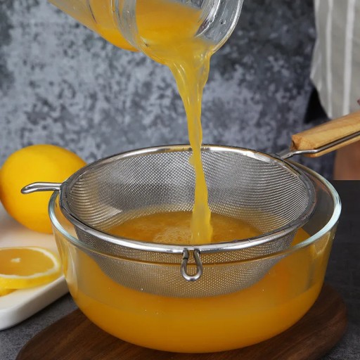 VEĽKÝ KUCHYŇSKÝ SITOK S RÚČKOU KOVOVÝ CEDNÍK NA MÚKU, JEMNÉ SIEŤKY, VEĽKÝ