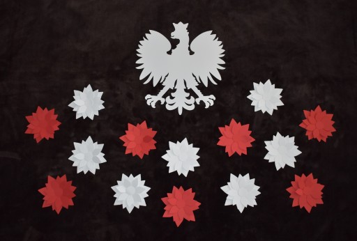 Kvety dekorácia ku Dňu ústavy matiek na okno, tabuľu, záves, školu