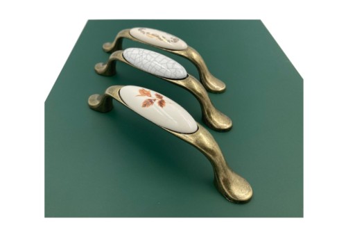 PORCELÁNOVÁ RETRO ZLATÁ NÁBYTKOVÁ ÚCHYTKA mkl-2 96mm