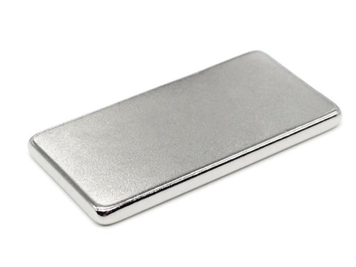 SILNÝ TANIER NEODYMOVÝ MAGNET 40x20x3