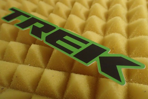 NÁLEPKA TREK MTB STICKER 13,7 x 2 cm