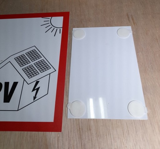 Obojstranne lepiace kruhy 1mm fi 2cm 4 ks.