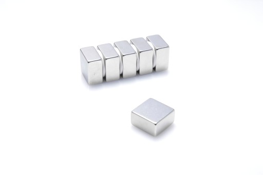 Neodymový tanierový magnet MPŁ 15x15x8 N48