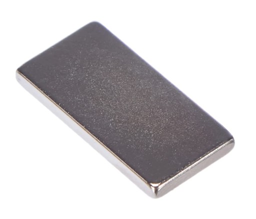 SILNÝ TANIER NEODYMOVÝ MAGNET 20x10x2