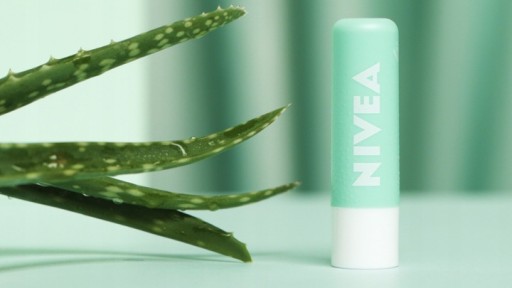 NIVEA HYALURON MOISTURE PLUS Balzam na pery
