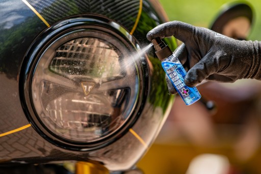 Muc-Off prípravok na čistenie priezorov a skiel prilieb, okuliarov a motocyklov