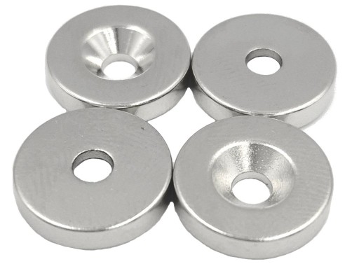 SILNÝ NEODYMIOVÝ MAGNET 14x3 mm S OTVOROM 7/3,5 mm PRE SÚPRAVU 10 SKRUTKOV