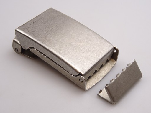 Spona na opasok s 30 mm špičkou