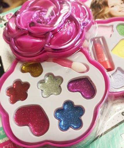 Sada makeupovej kozmetiky 15v1 darčekových tieňov