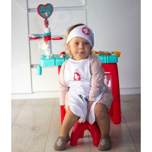 Kostýmová šiltovka so zásterou pre NURSE