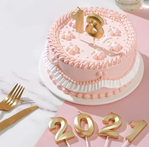 sviečka číslo SIX zlatá narodeninová torta číslo 6