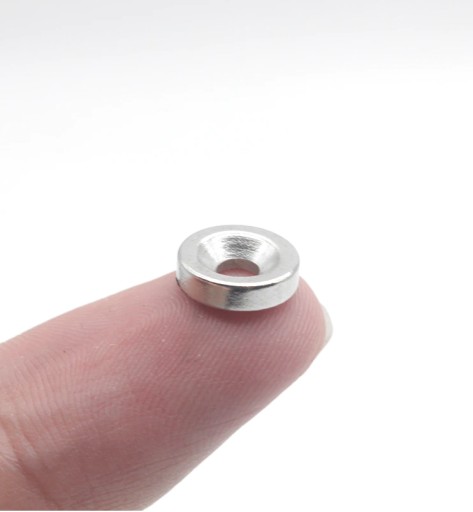 NEODYMIOVÝ MAGNET S OTVOROM NA SKRUTKU 10X3 10 KS