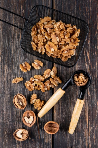 POLOVIKY VLAŠSKÝCH ORECHOV 0,2 kg Orechy lúpané 0,2 kg Prírodné