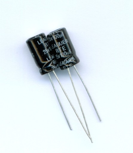 100uF 25V 100 µF 25 V LEAGUER (20 KS) ELEKTROLYTICKÝ KONDENZÁTOR