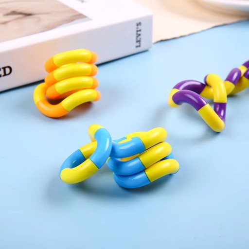 KREATÍVNE BLOKY MAGIC SNAKE REŤAZ BLOKOV SNAKE NA POKLÁDKU 100 ks