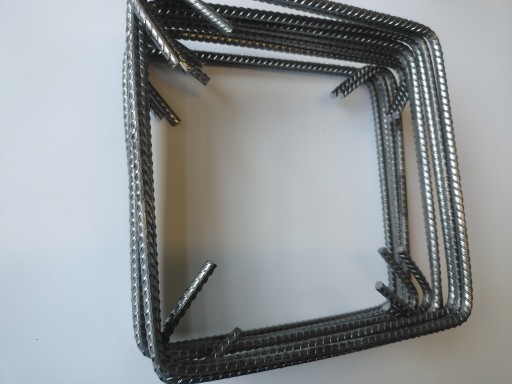 Výstužné strmene 18x18 fi 6mm, CNC rebrované