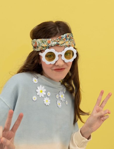 Párty okuliare DAISY biele NA JARNÚ narodeninovú oslavu