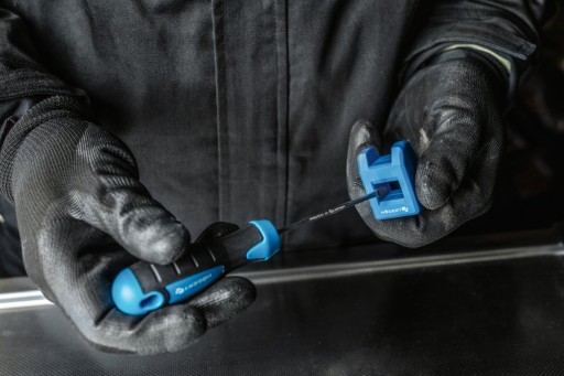 Magnetizér a demagnetizér pre hroty skrutkovačov, Hoegert Technik