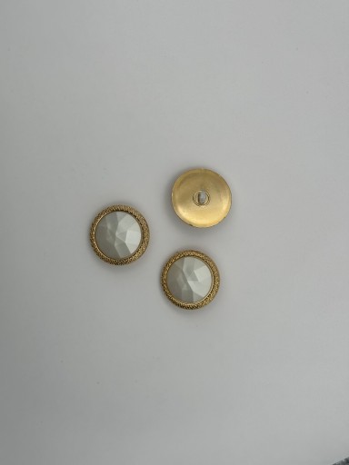 Elegantný gombík, zlatobiely, stred 12mm