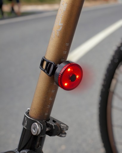 PREDNÁ + ZADNÁ LED BICYKELOVÁ LAMPA NA BICYKEL, RIADKA, NABÍJACIE USB
