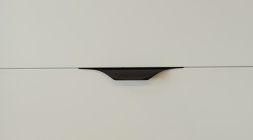 NÁBYTKOVÁ KĽÚČKA FRANCO EDGE 128/148MM MATNÁ ČIERNA