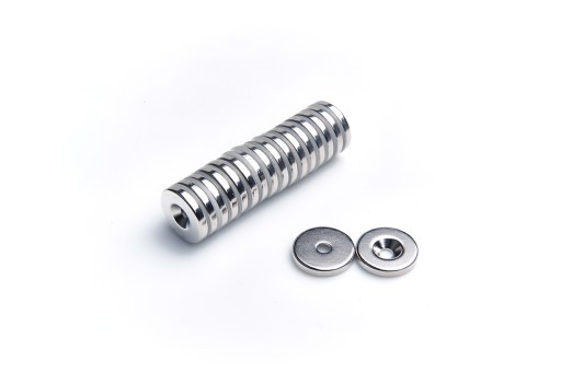 Magnet na hruď. MP 18x(8x4)x3 N38 pre kuž