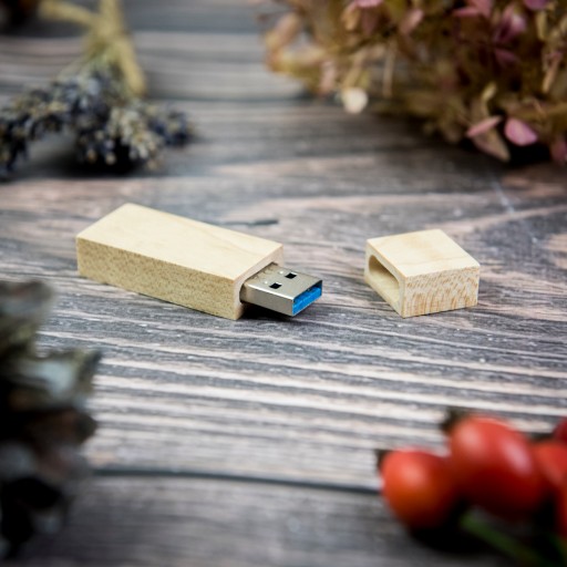 Wooden Light Maple Narrow Pendrive 32 GB