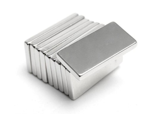 SILNÝ TANIER NEODYMOVÝ MAGNET 20x10x2