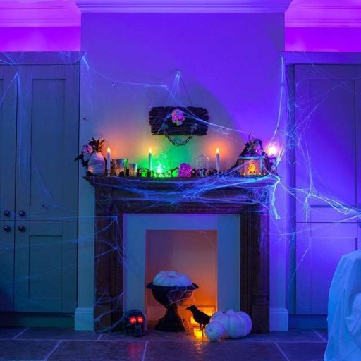 Halloweenska dekorácia z čiernych pavúkov